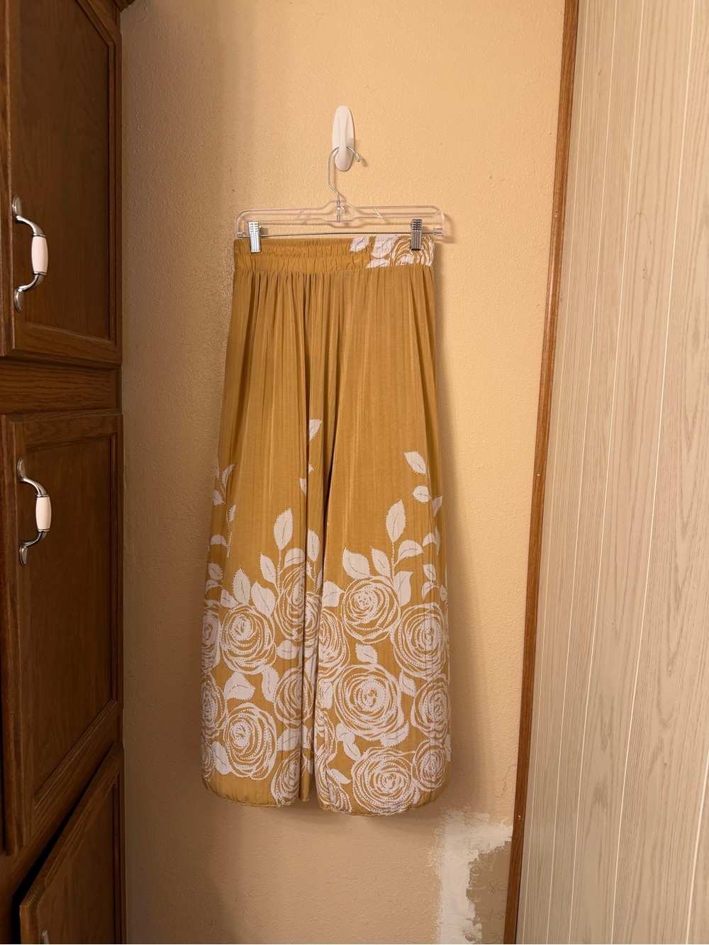 Kasper Mustard Yellow Floral Print large leg pants